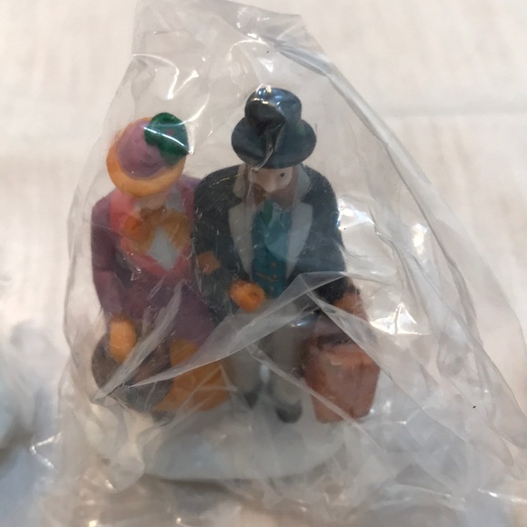 Heritage Village Collection Holiday Travelers NIB - Picture 5 of 6
